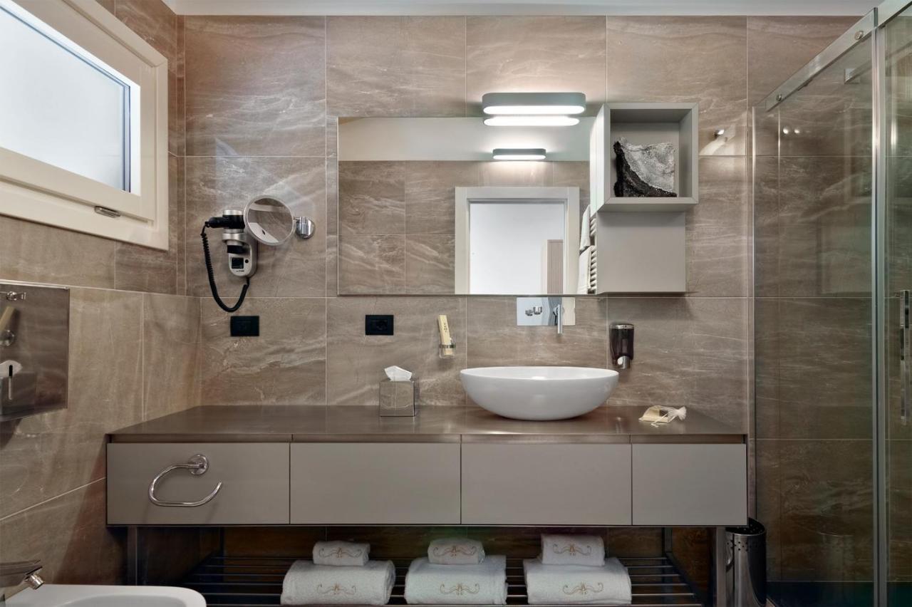 Residence Caffe Maya Maslianico Luaran gambar
