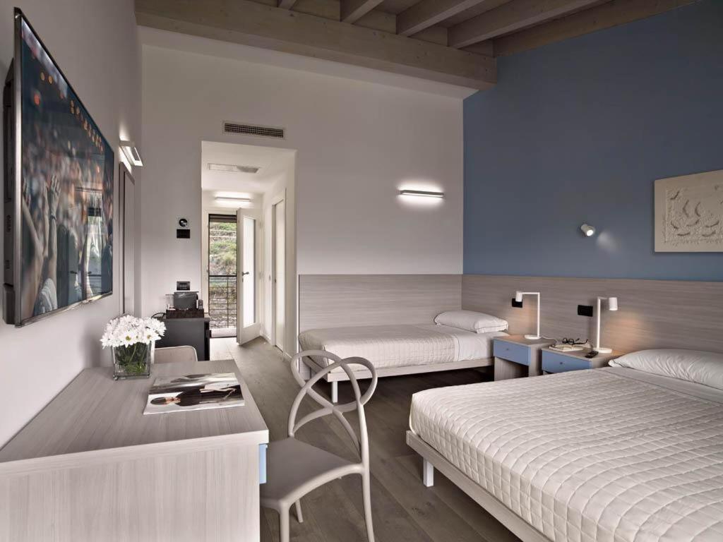 Residence Caffe Maya Maslianico Luaran gambar